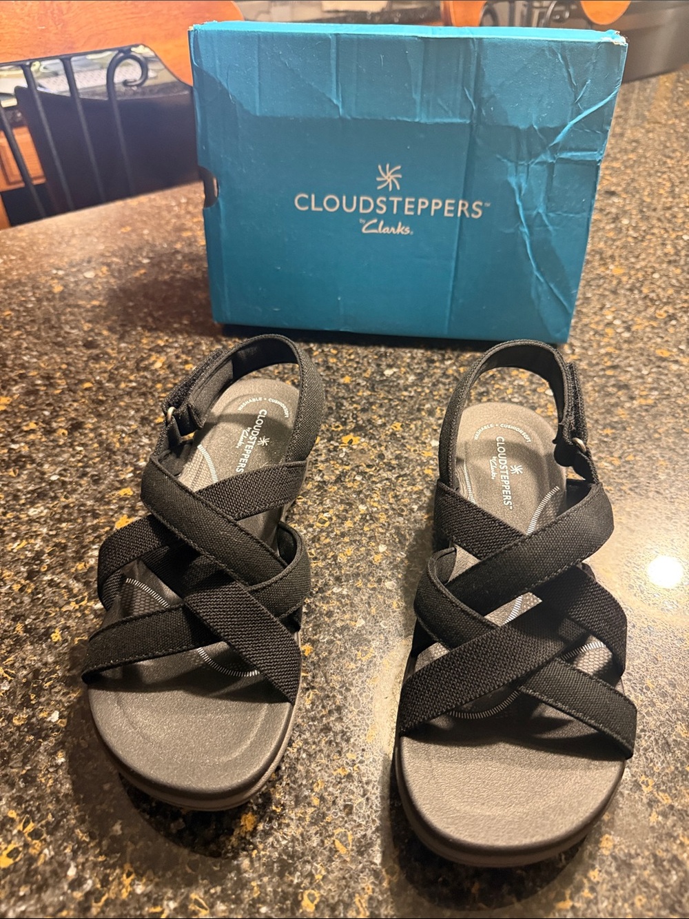 Clarks Black Elastic Crisscross Cloudsteppers Sandals sz 8 M